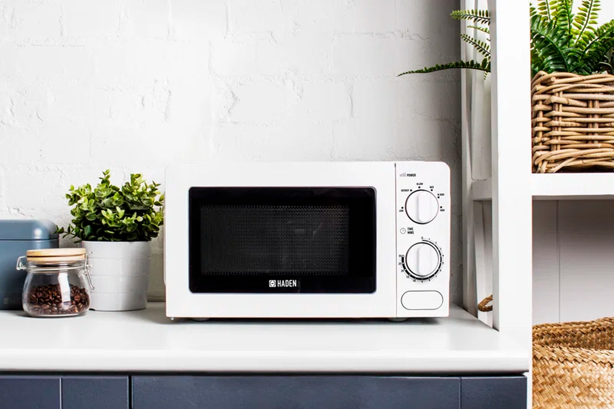 Chester 17L 700W Countertop Microwave